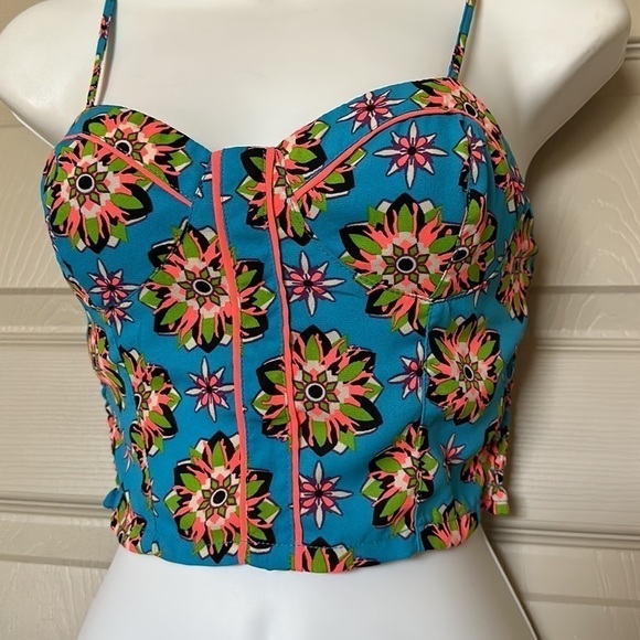 Flying Tomato Neon Geometric Crop Top - Picture 3 of 8